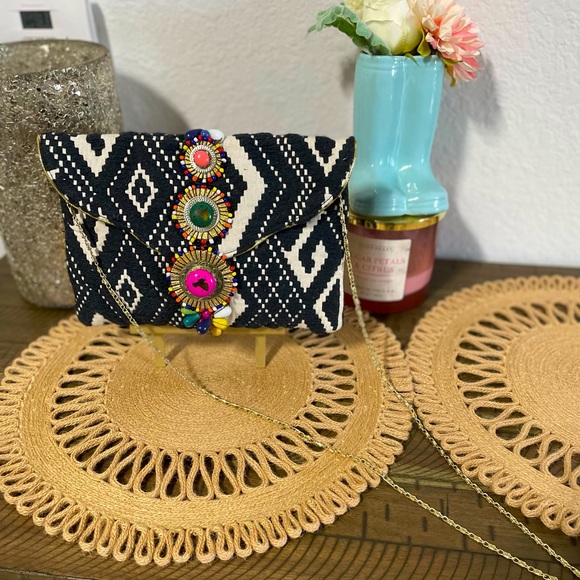 Aztec night clutch, great for a pop of color to your look! - Picture 3 of 4